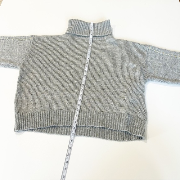 Gray Turtle Neck Sparkly Sweater with Braided Detail on Sleeve size L Dee Elly - Picture 3 of 10